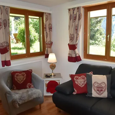 Am Sonnenhang By Interhome * צ'ורוואלדן